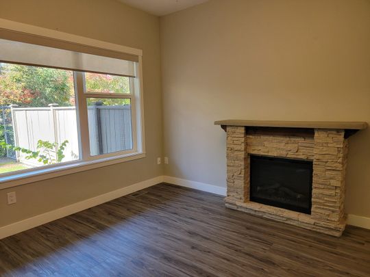 Rutland 3 Bedroom Townhouse with a basement & 2 parking stalls - Photo 1