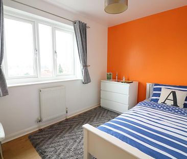 3 Bedroom Flat To Rent - Photo 3