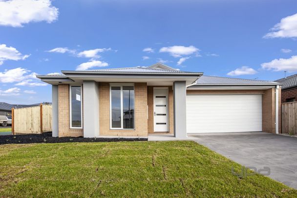 38 Gillespie Avenue, Werribee - Photo 1