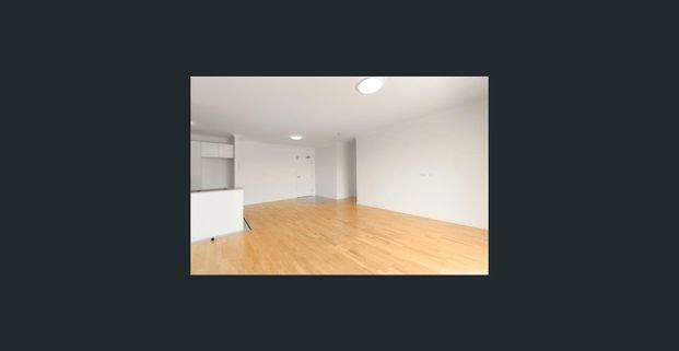 TOP FLOOR APARTMENT IN EXCELLENT LOCATION - Photo 1