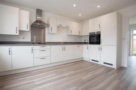 3 bedroom end of terrace house to rent - Photo 4