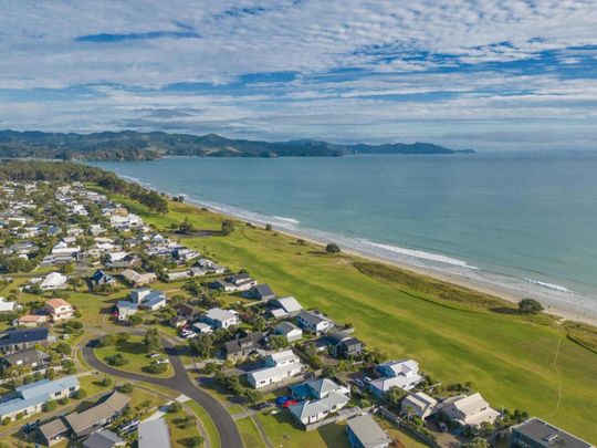 SPACIOUS BEAUTY ON PUKA - Photo 1