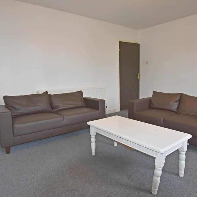 3 bedroom flat to rent - Photo 1