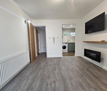 8c Lesley Heights, Glassillan Grove, Greenisland, Carrickfergus, BT... - Photo 2