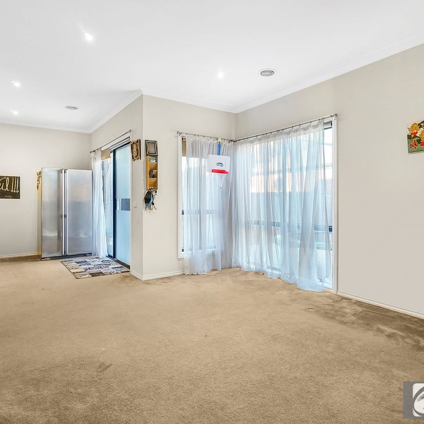 Exquisite Corner Townhouse on the Park (Alamanda School Zone) - Photo 1