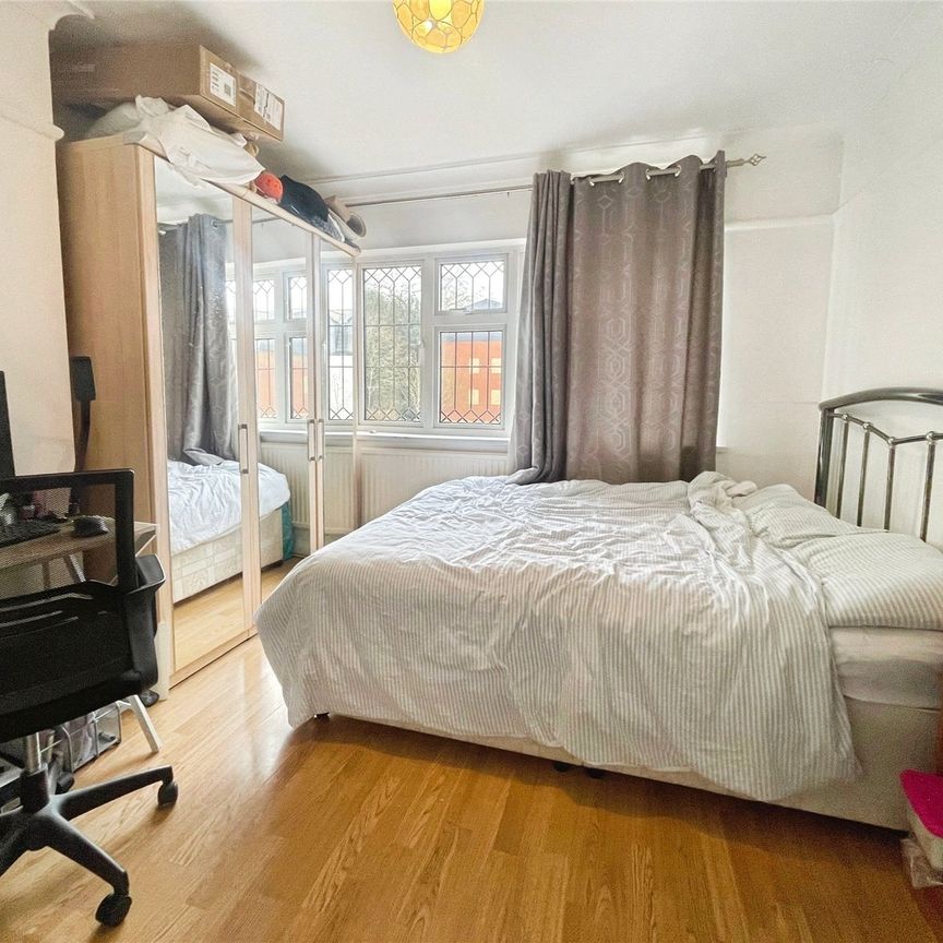 Harvest Road, Englefield Green, Egham, Surrey, TW20 0QS - Photo 1