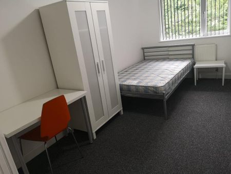 5 bedroom semi-detached house to rent - Photo 5