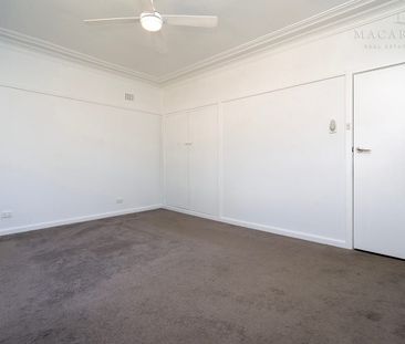 Warm, Modern & Family-Friendly Living in Prime Turvey Park - Photo 5