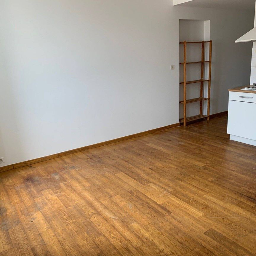 Location appartement 1 pièce 42 m² à Aubenas (07200) - Photo 1