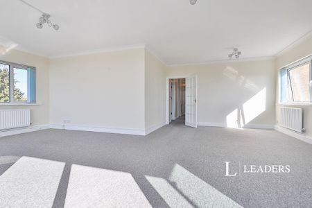 3 bedroom apartment to rent - Photo 3