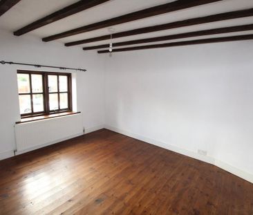 2 bedroom character property to rent - Photo 4