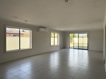 19 Grampians Parade, Shepparton North VIC 3631 - Photo 2