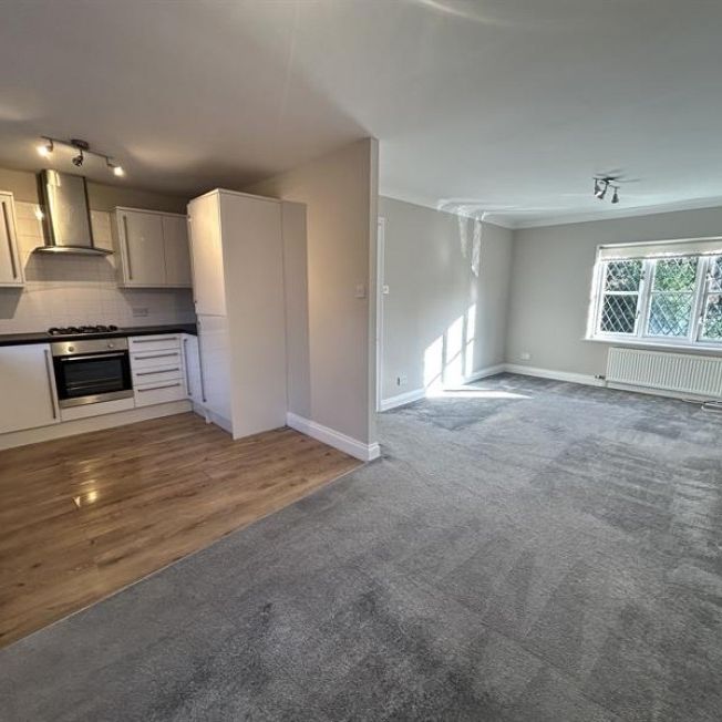 4 Bedroom Mews To Let - Photo 1