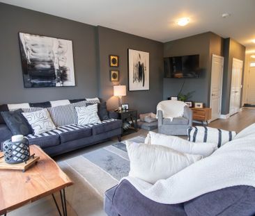 **STUNNING** 3 Bedroom Semi Detached Home in St. Catharines!! - Photo 1