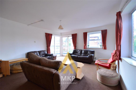 4 bedroom flat to rent - Photo 3