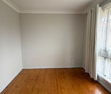 Comfort, Space & Convenience - Perfect Family Home in St Johns Park! - Photo 6