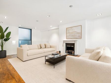 3 bedroom mews to rent - Photo 3