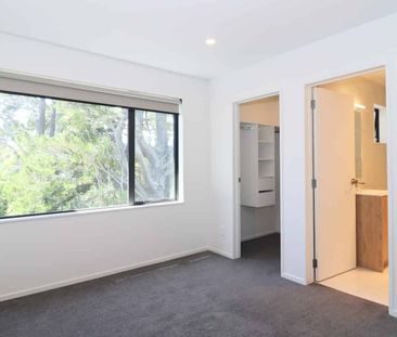 Bright and Spacious Near-New Townhouse For Rent - Photo 3