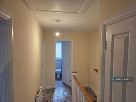 3 bedroom detached house to rent - Photo 4