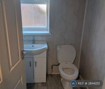 2 bedroom semi-detached house to rent - Photo 4