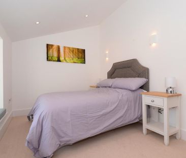 1 bedroom penthouse to rent - Photo 4