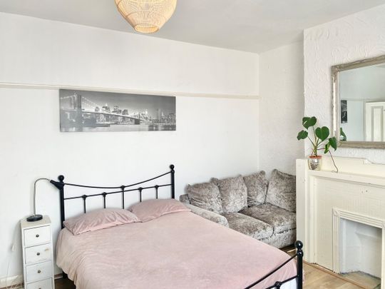 Room in a Shared Flat, Portland Road, BN3 - Photo 1