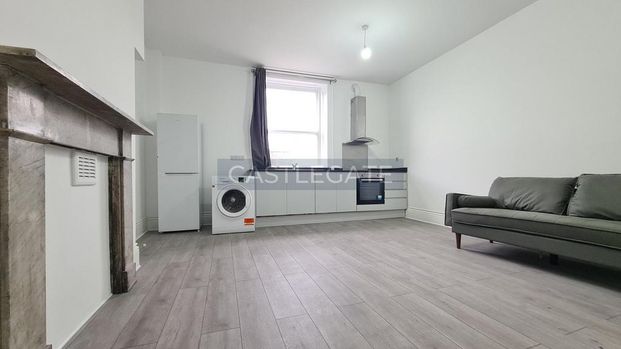 1 bedroom ground floor flat to rent - Photo 1