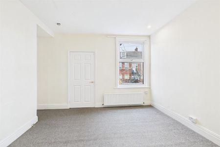 3 bedroom flat to rent - Photo 2