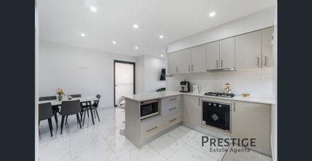 Near new Family Residence! - Photo 4