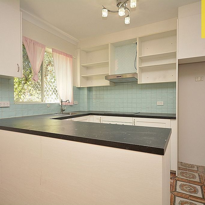 Freshly Painted & Ready to Move In - Modern 2-Bedroom Unit in Prime Granville Location - Photo 1