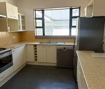 3+1 bedroom house in Island Bay - Photo 1