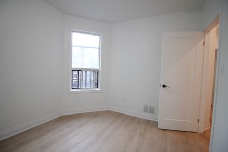 For Lease - 1026 Queen Street Unit# Upper, Toronto, Ontario - Photo 2