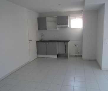 Location Appartement 3 pièces 69m² - Photo 2