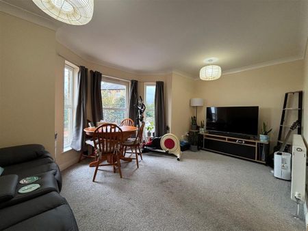 2 bedroom flat to rent - Photo 2