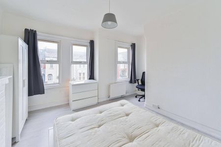 3 bedroom terraced house to rent - Photo 5