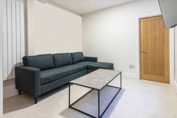 6 bed Barn Conversion for Rent - Photo 1