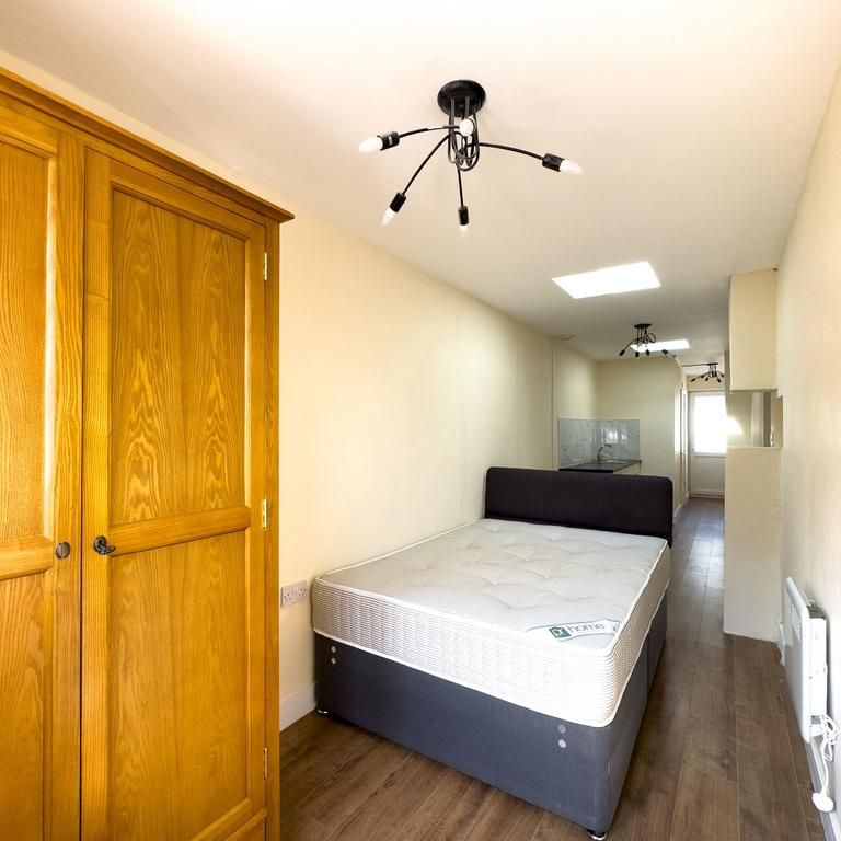 Studio to rent - Photo 1