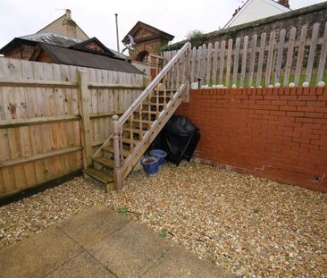 2 bedroom terraced house to rent - Photo 6