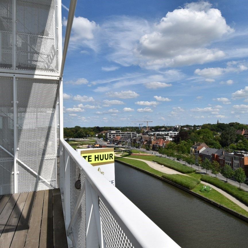 Modern 2-slaapkamer appartement met terras in de K-Tower aan de Leie in Kortrijk - Foto 1