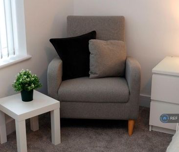 1 bedroom in a house share to rent - Photo 4