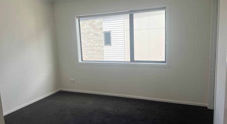 Sunny 3 bedroom townhouse for rent! - Photo 3