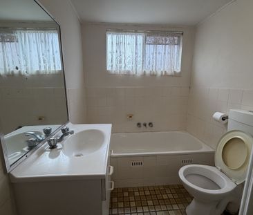 Spacious & Solid – Prime Merewether Location - Photo 2