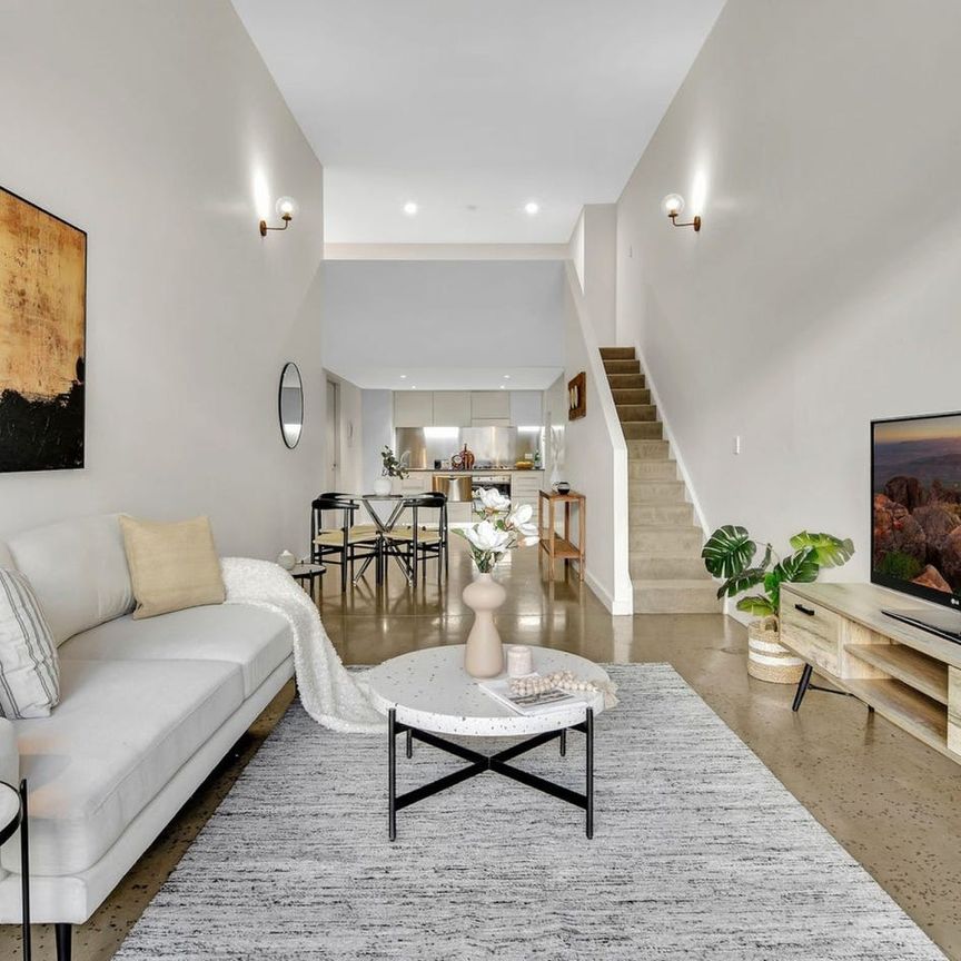 Stylish Loft Apartment in Iconic Biscuit Factory Conversion - Photo 1