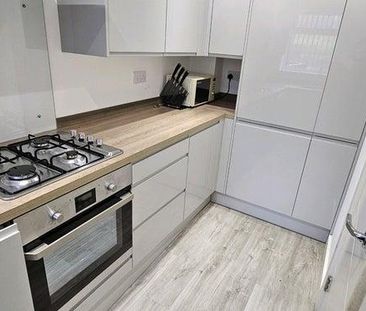 3 bedroom end of terrace house to rent - Photo 4