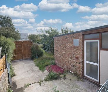 2 bedroom end of terrace house to rent - Photo 2