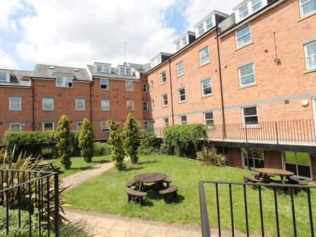 Flat to rent on - Photo 4