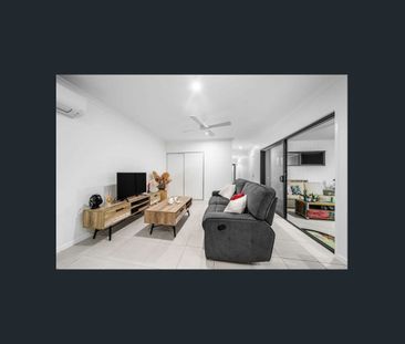 Spacious & Stylish Home In Palmview - Photo 1