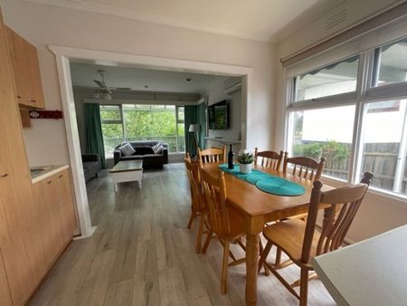 COASTAL LIVING IN LAKES ENTRANCE - Photo 4