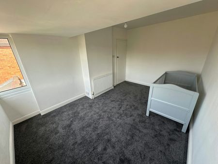 Semi-detached house to rent on - Photo 5