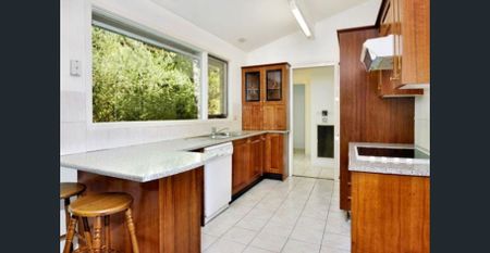 3br House in Quiet Leafy Location in Bonnet Bay - Photo 5